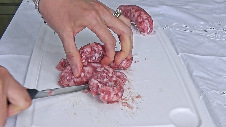 tagliare-la-salsiccia
