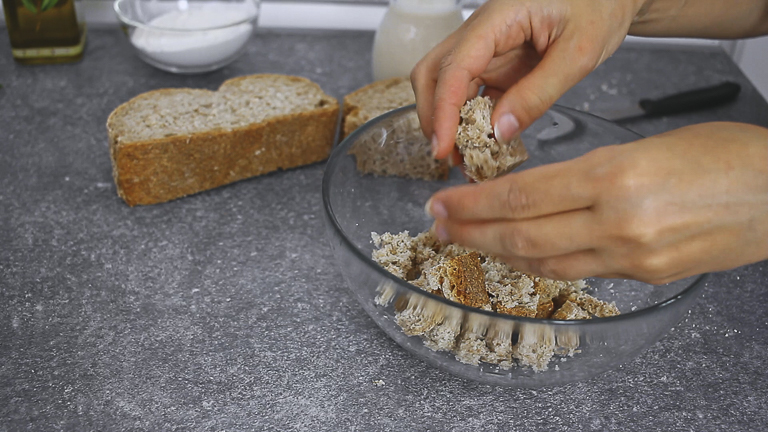 sbriciolare-il-pane sbriciolare-il-pane