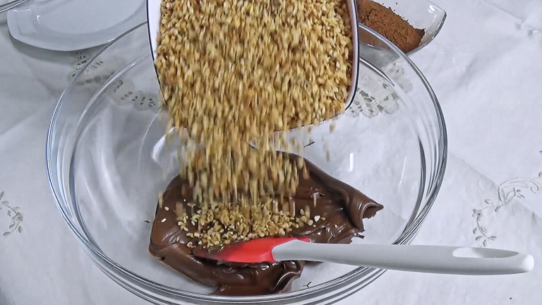 aggiungere-la-granella-di-nocciole