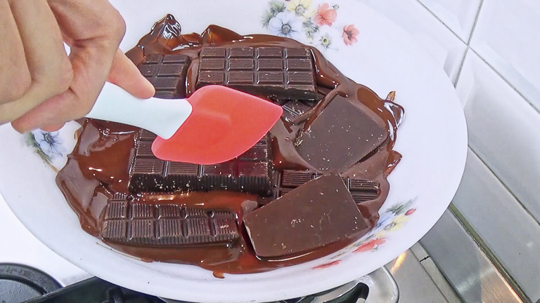 sciogliere-a-bagnomaria-il-cioccolato