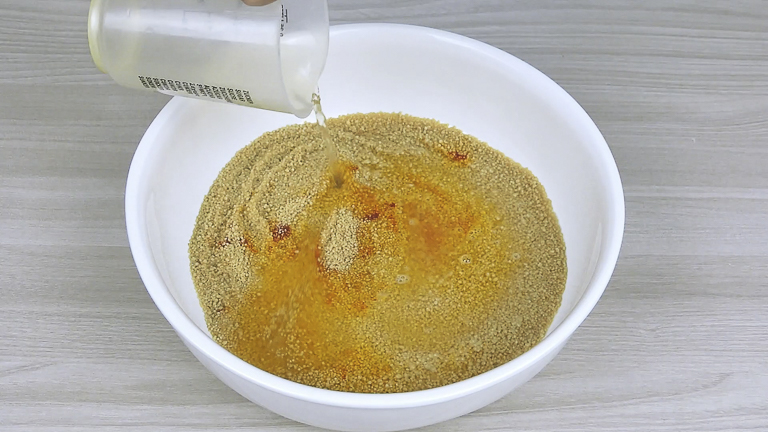 aggiungere-il-brodo-al-cous-cous