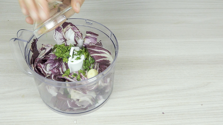 frullare-radicchio-aglio-e-prezzemolo frullare-radicchio-aglio-e-prezzemolo
