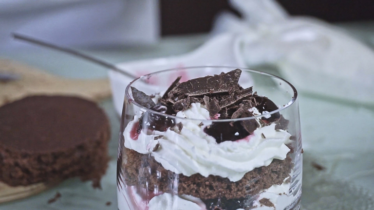 guarnire-con-scaglie-di-cioccolato guarnire-con-scaglie-di-cioccolato