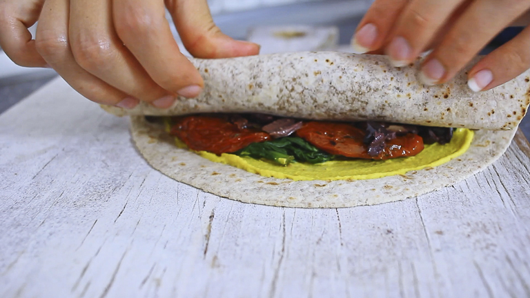 arrotolare-la-piadina arrotolare-la-piadina