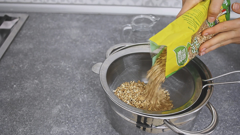 mettere-il-farro-in-un-passino mettere-il-farro-in-un-passino