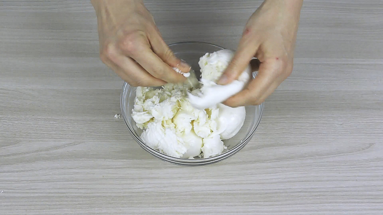 spezzettare-grossolanamente-la-mozzarella