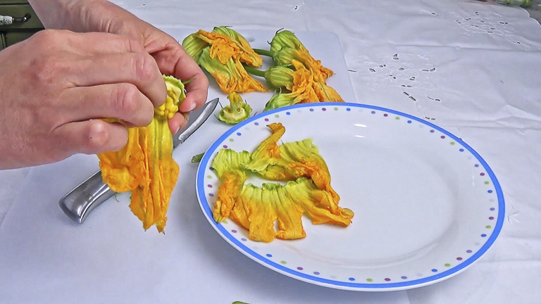 pulire-i-fiori-di-zucca