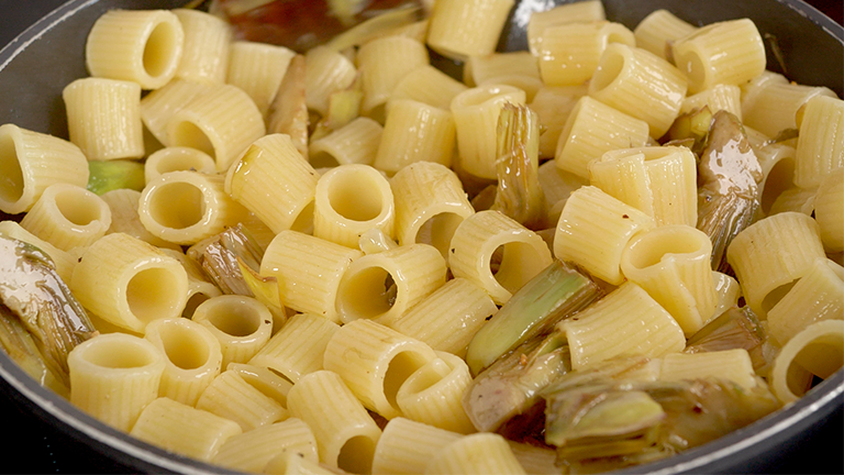 saltare-la-pasta-in-padella saltare-la-pasta-in-padella