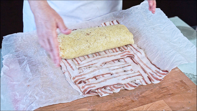 rivestire-il-rotolo-con-pancetta rivestire-il-rotolo-con-pancetta