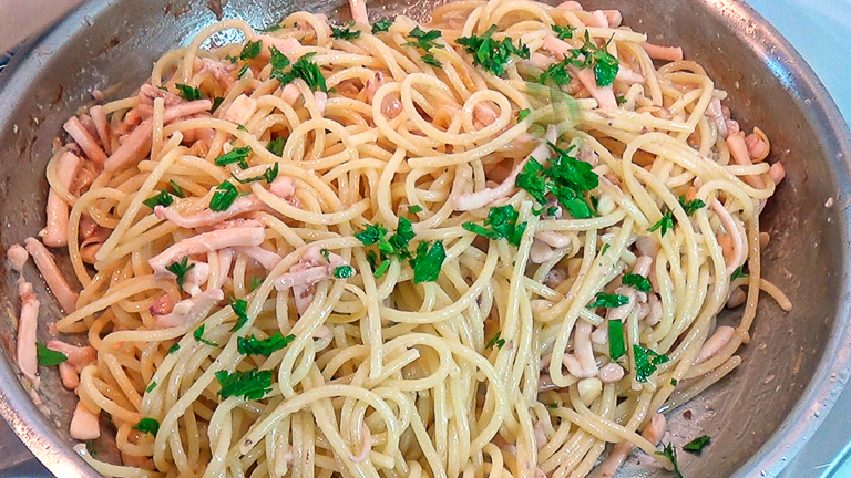 aggiungere-il-prezzemolo-alla-pasta
