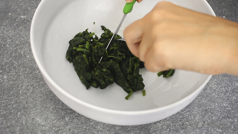 sminuzzare-gli-spinaci sminuzzare-gli-spinaci