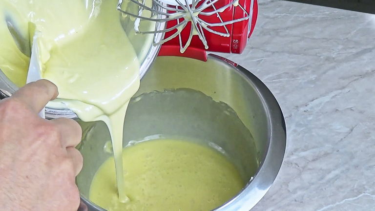 aggiungere-cioccolato-fuso-e-buccia-di-limone aggiungere-cioccolato-fuso-e-buccia-di-limone