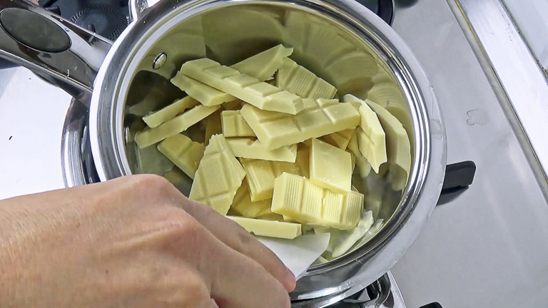 sciogliere-cioccolato-a-bagnomaria sciogliere-cioccolato-a-bagnomaria