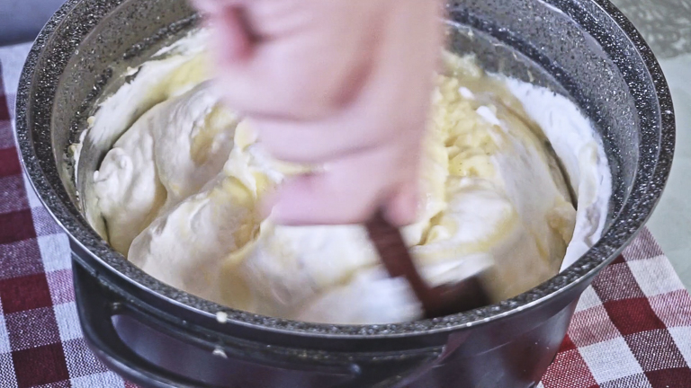 amalgamare-la-panna-alla-crema